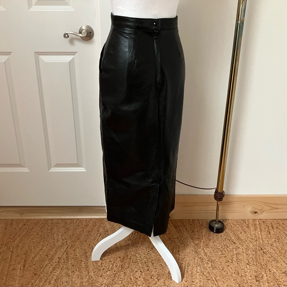 Leather pencil skirt with pockets!
